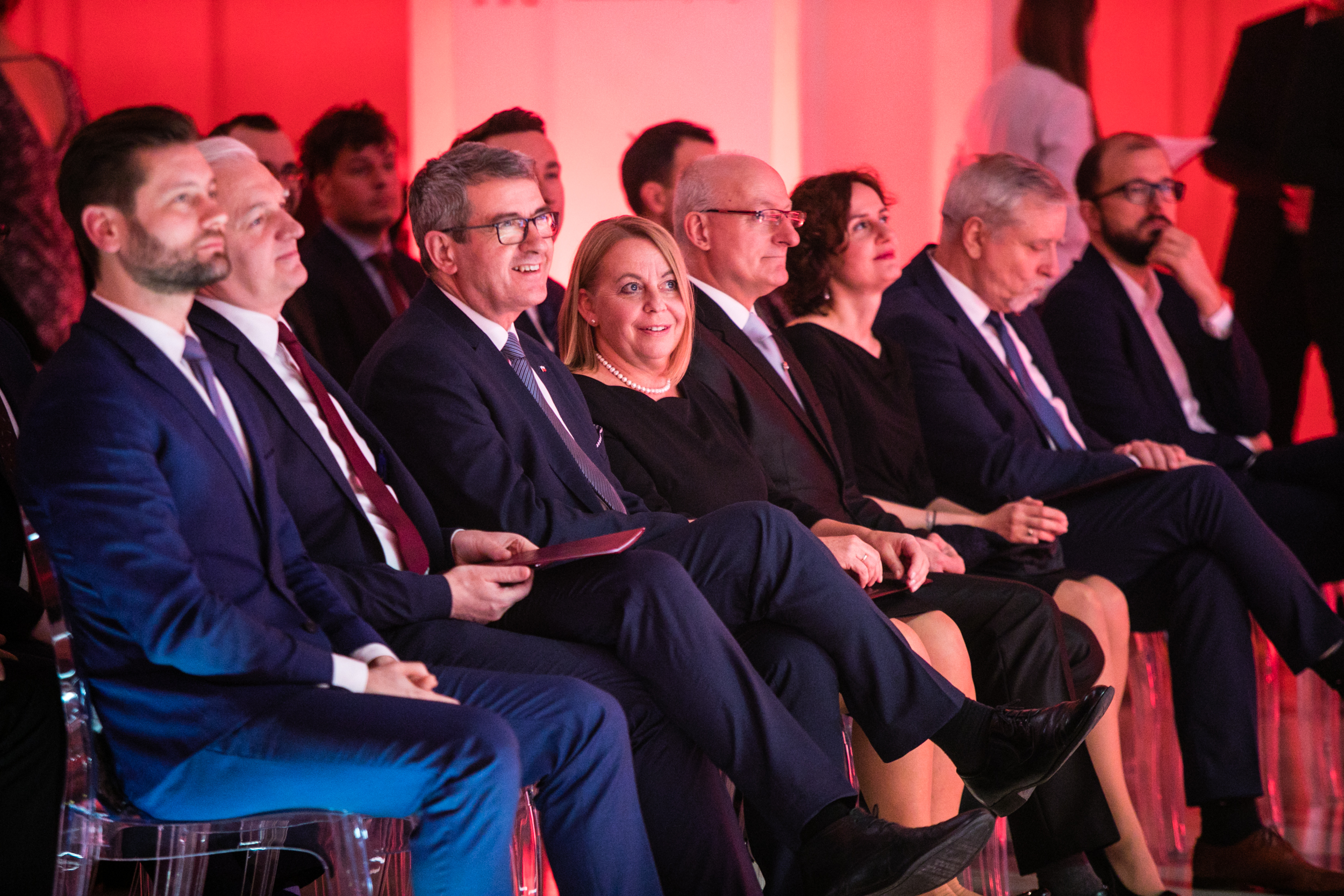 Zdjęcie z Gali, na pierwszym planie widać siedzące osoby, wśród nich: Kamil Bortniczuk, Jarosław Gowin, Wojciech Murdzek, Małgorzata Oleszczuk, Poseł Jacek Kurzępa, Izabela Żmudka oraz Wojciech Kamieniecki