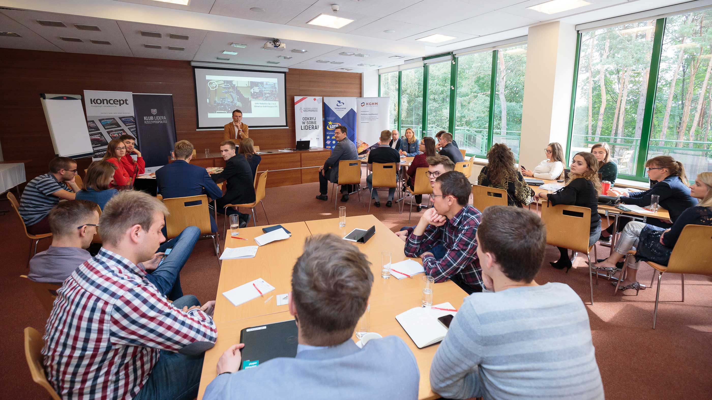 Melania Nieć prowadzaca szkoelnie